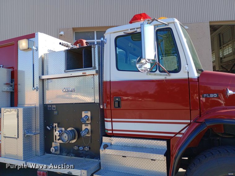 image for item DQ7159 2000 Freightliner  FL80 fire truck