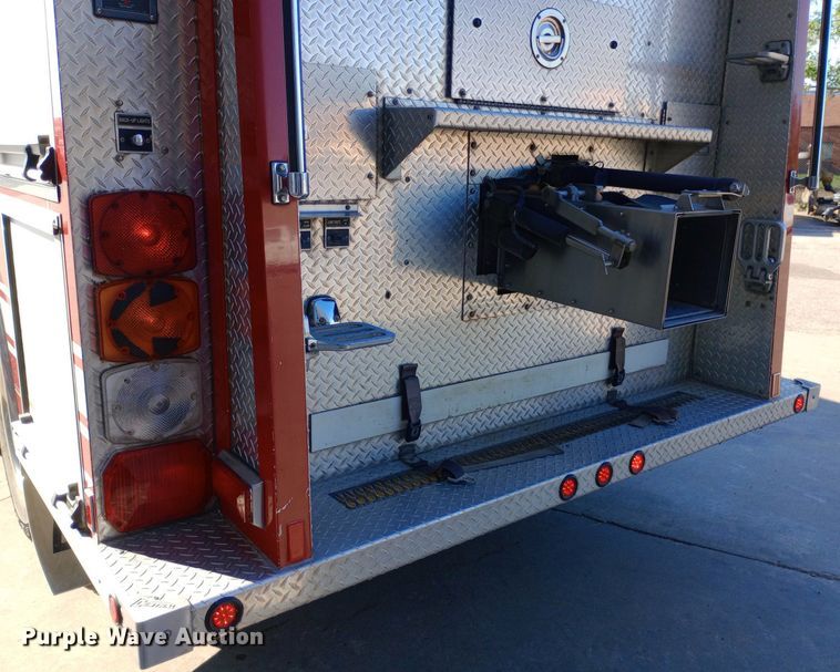image for item DQ7159 2000 Freightliner  FL80 fire truck