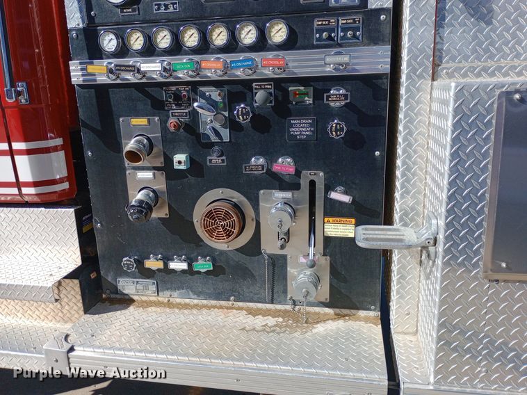 image for item DQ7159 2000 Freightliner  FL80 fire truck