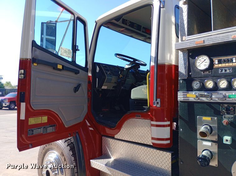 image for item DQ7159 2000 Freightliner  FL80 fire truck