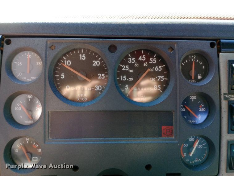 image for item DQ7159 2000 Freightliner  FL80 fire truck