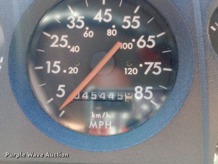 image for item DQ7159 2000 Freightliner  FL80 fire truck