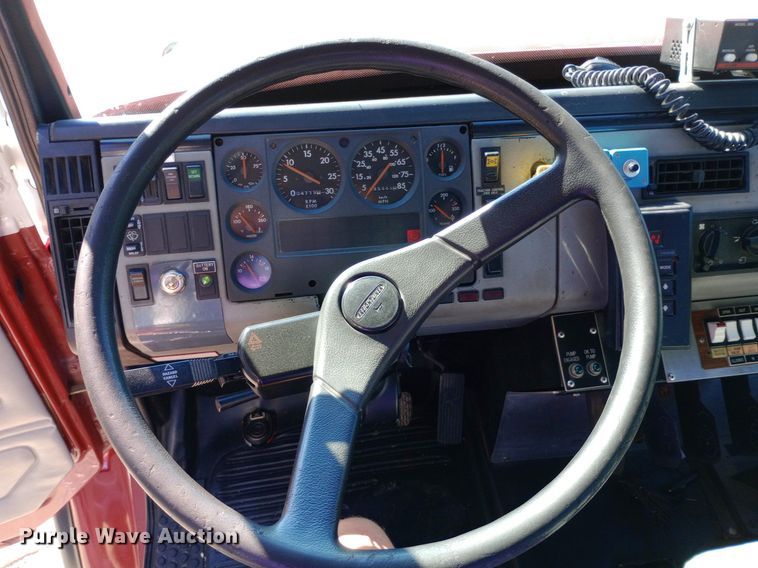 image for item DQ7159 2000 Freightliner  FL80 fire truck