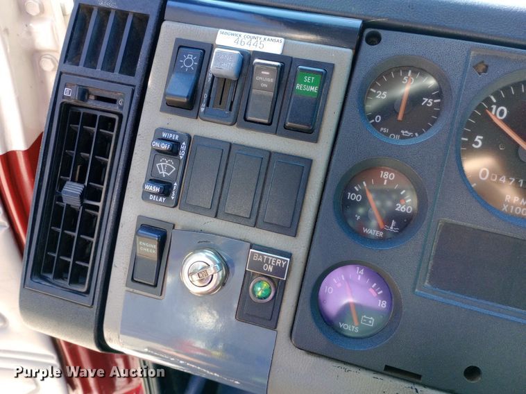 image for item DQ7159 2000 Freightliner  FL80 fire truck