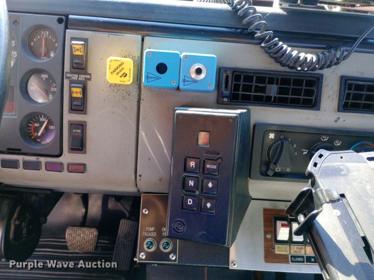 image for item DQ7159 2000 Freightliner  FL80 fire truck