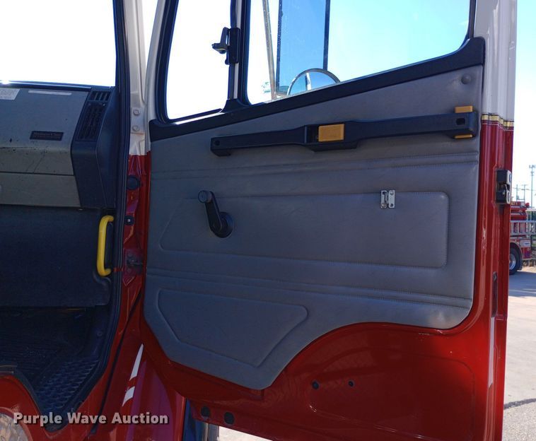 image for item DQ7159 2000 Freightliner  FL80 fire truck