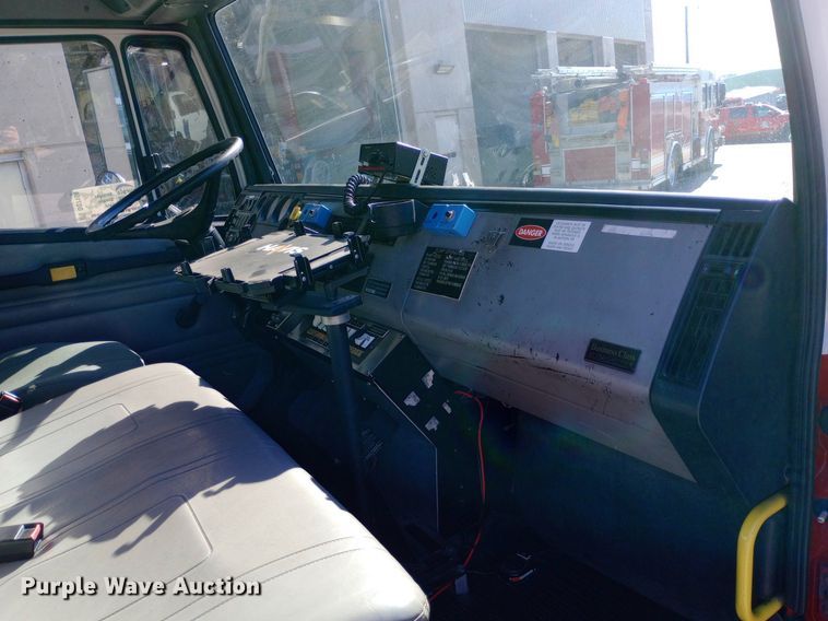 image for item DQ7159 2000 Freightliner  FL80 fire truck