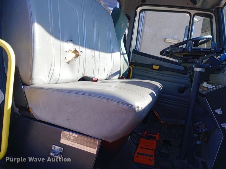 image for item DQ7159 2000 Freightliner  FL80 fire truck