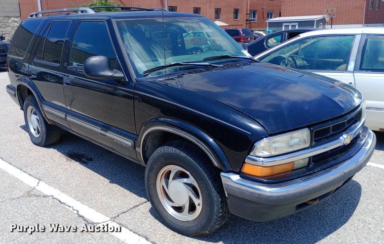 image for item DQ7171 1998 Chevrolet Blazer SUV