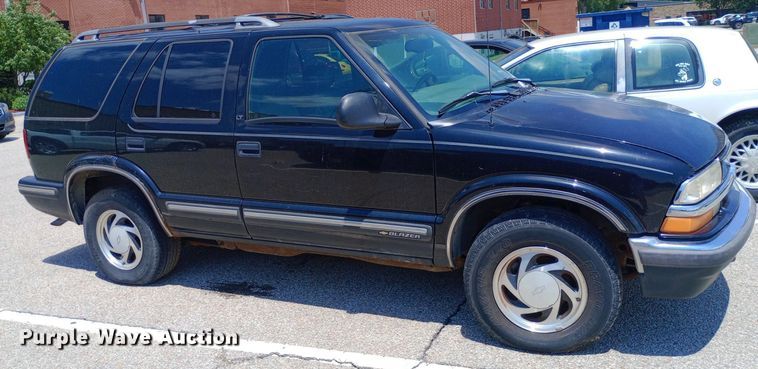image for item DQ7171 1998 Chevrolet Blazer SUV
