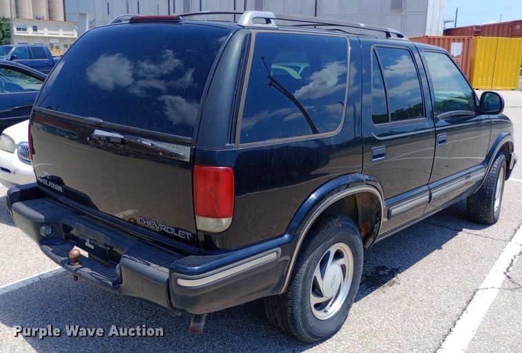 image for item DQ7171 1998 Chevrolet Blazer SUV