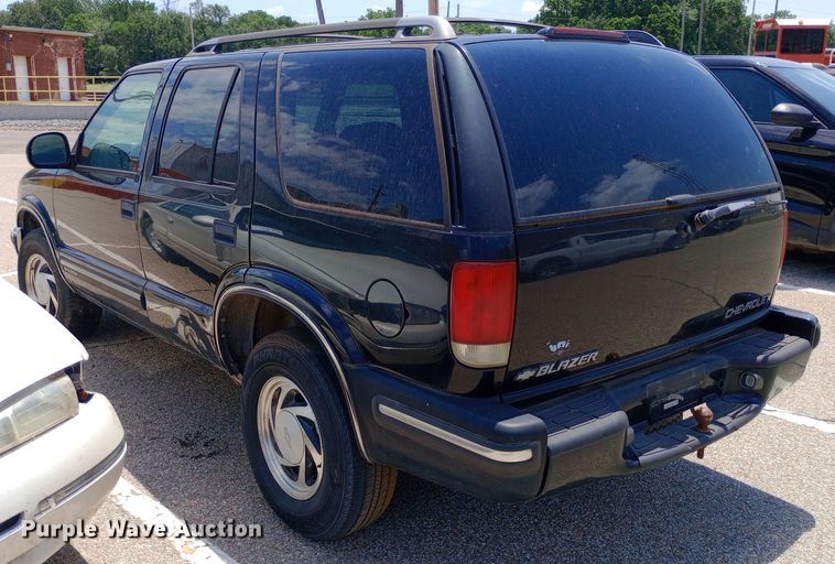image for item DQ7171 1998 Chevrolet Blazer SUV