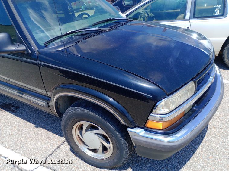 image for item DQ7171 1998 Chevrolet Blazer SUV