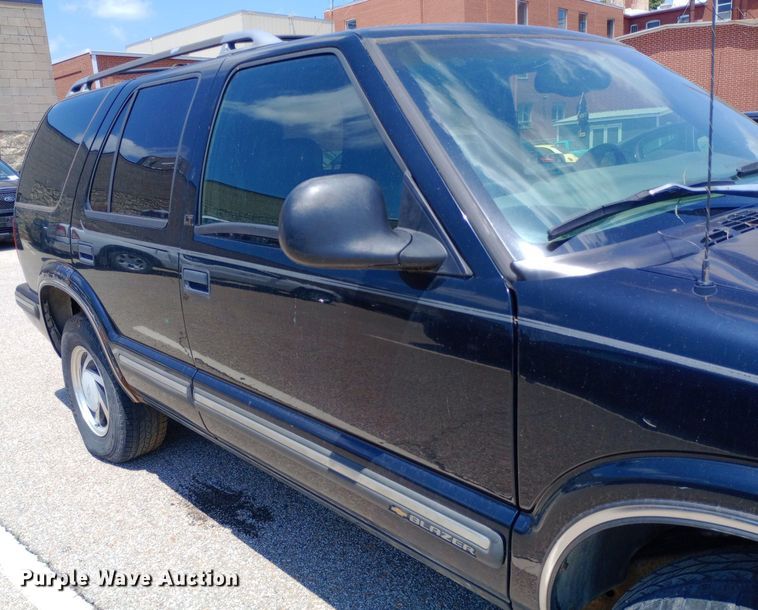 image for item DQ7171 1998 Chevrolet Blazer SUV