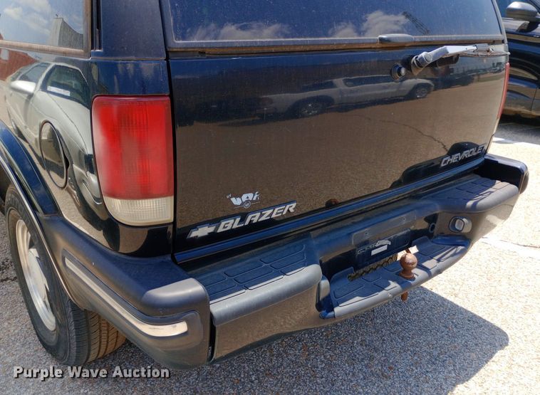 image for item DQ7171 1998 Chevrolet Blazer SUV