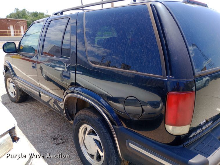 image for item DQ7171 1998 Chevrolet Blazer SUV