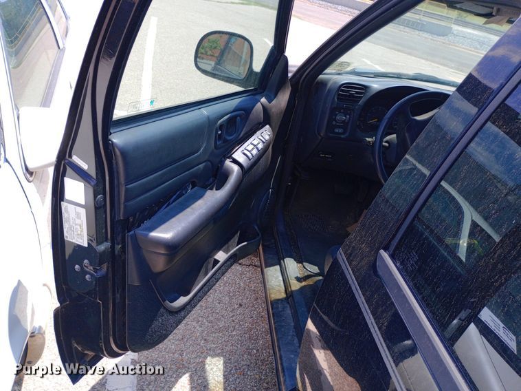 image for item DQ7171 1998 Chevrolet Blazer SUV