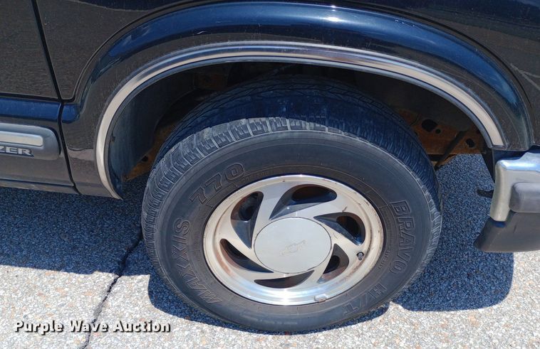 image for item DQ7171 1998 Chevrolet Blazer SUV
