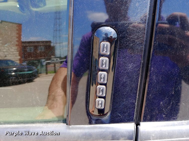 image for item DQ7172 2006 Ford Explorer Eddie Bauer SUV