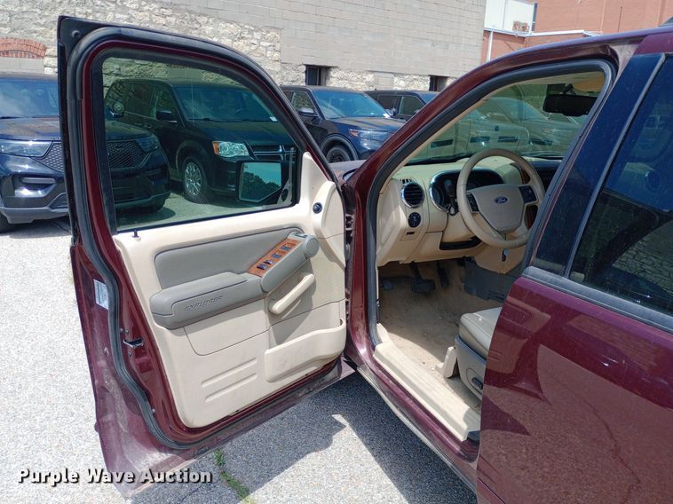 image for item DQ7172 2006 Ford Explorer Eddie Bauer SUV