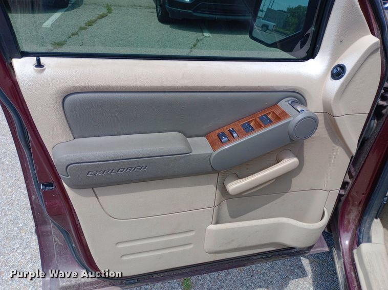 image for item DQ7172 2006 Ford Explorer Eddie Bauer SUV