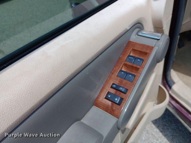 image for item DQ7172 2006 Ford Explorer Eddie Bauer SUV