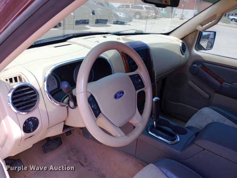 image for item DQ7172 2006 Ford Explorer Eddie Bauer SUV