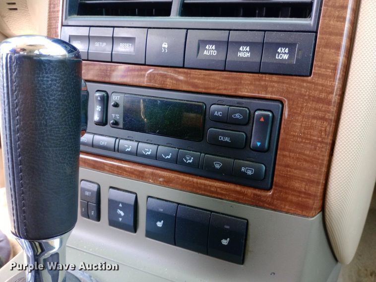 image for item DQ7172 2006 Ford Explorer Eddie Bauer SUV