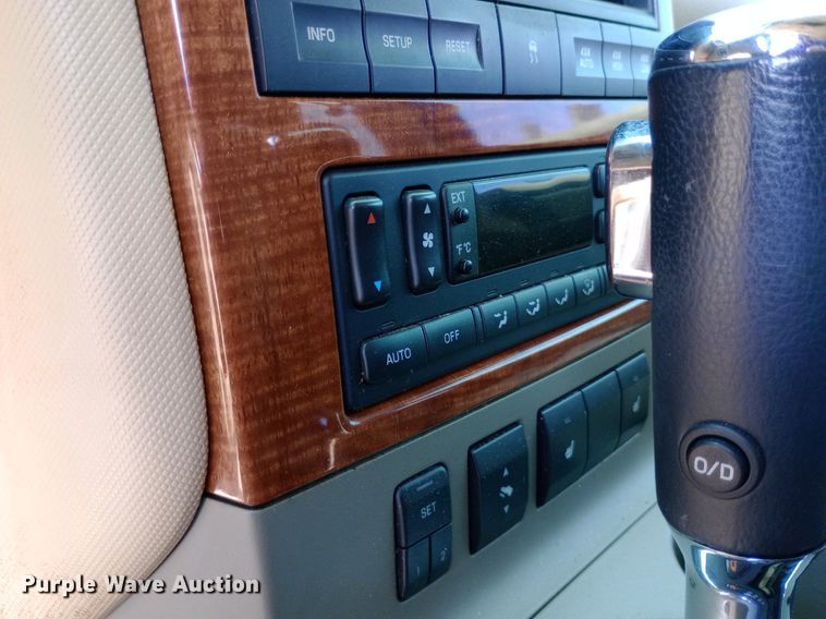 image for item DQ7172 2006 Ford Explorer Eddie Bauer SUV