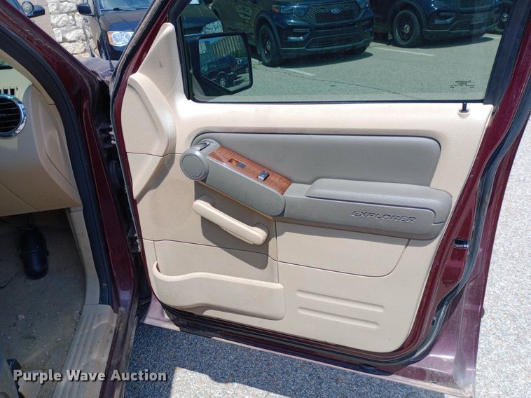 image for item DQ7172 2006 Ford Explorer Eddie Bauer SUV
