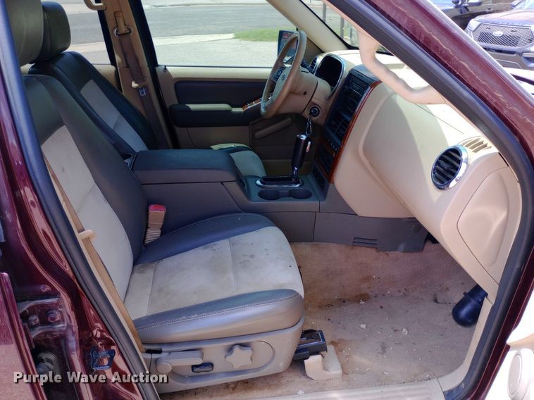 image for item DQ7172 2006 Ford Explorer Eddie Bauer SUV