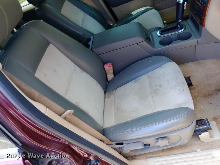 image for item DQ7172 2006 Ford Explorer Eddie Bauer SUV