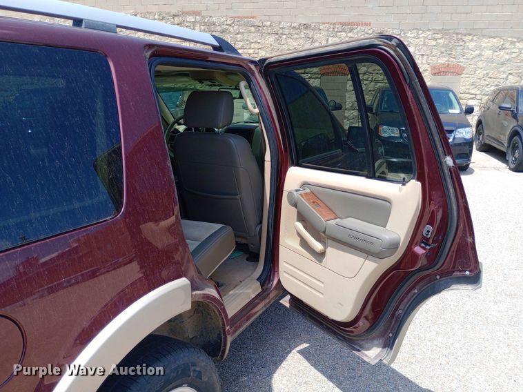 image for item DQ7172 2006 Ford Explorer Eddie Bauer SUV