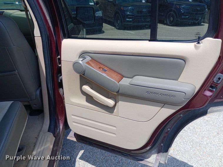 image for item DQ7172 2006 Ford Explorer Eddie Bauer SUV