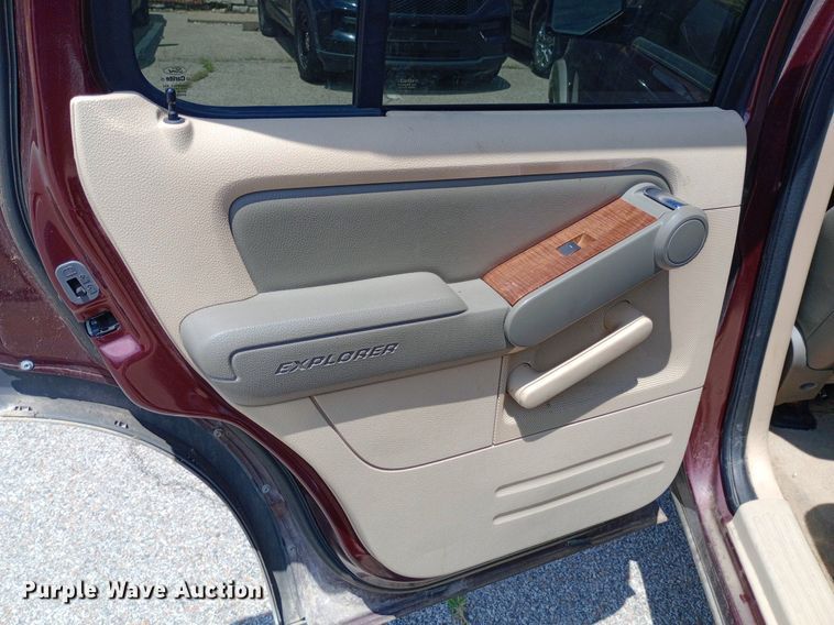 image for item DQ7172 2006 Ford Explorer Eddie Bauer SUV