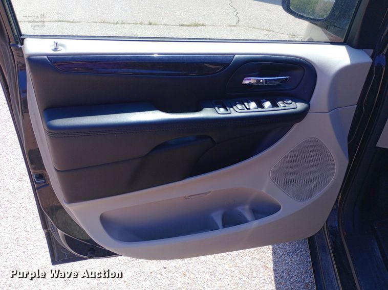 image for item DQ7173 2020 Dodge Grand Caravan van