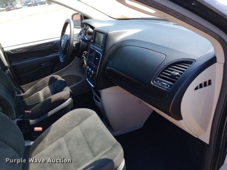 image for item DQ7173 2020 Dodge Grand Caravan van