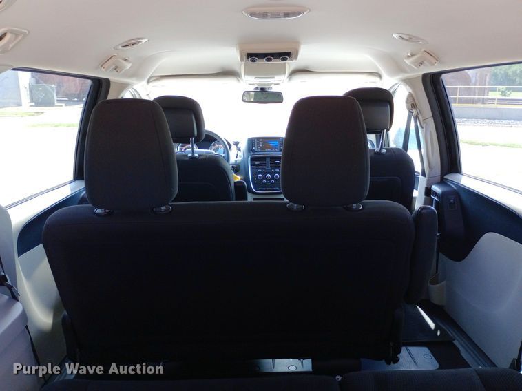 image for item DQ7173 2020 Dodge Grand Caravan van