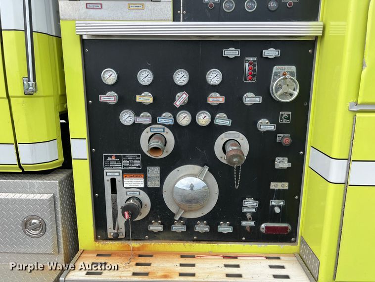 image for item DS3117 1999 Freightliner pumper fire truck