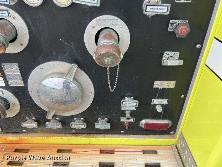 image for item DS3117 1999 Freightliner pumper fire truck