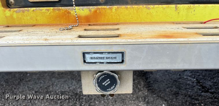 image for item DS3117 1999 Freightliner pumper fire truck