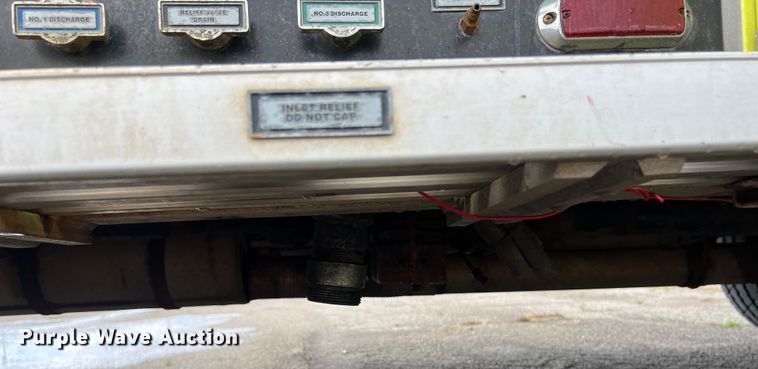 image for item DS3117 1999 Freightliner pumper fire truck