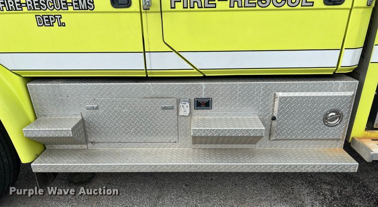 image for item DS3117 1999 Freightliner pumper fire truck