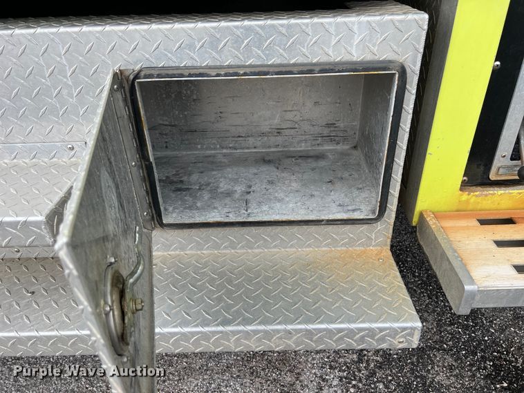 image for item DS3117 1999 Freightliner pumper fire truck