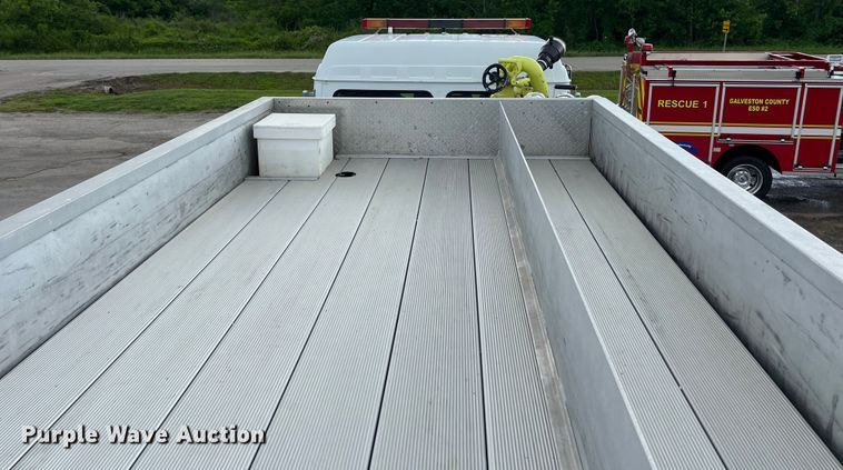 image for item DS3117 1999 Freightliner pumper fire truck