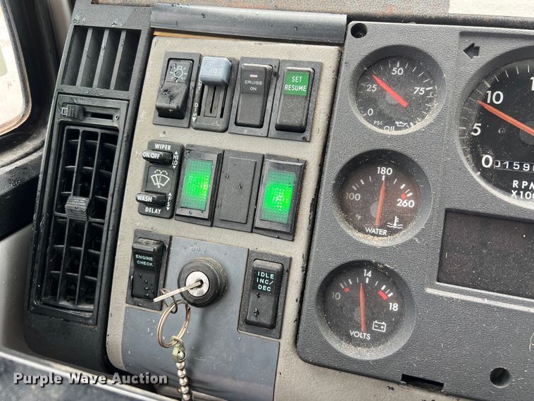 image for item DS3117 1999 Freightliner pumper fire truck