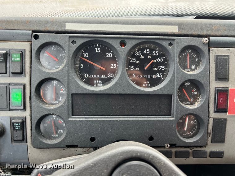 image for item DS3117 1999 Freightliner pumper fire truck