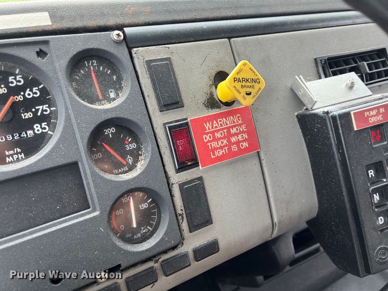 image for item DS3117 1999 Freightliner pumper fire truck