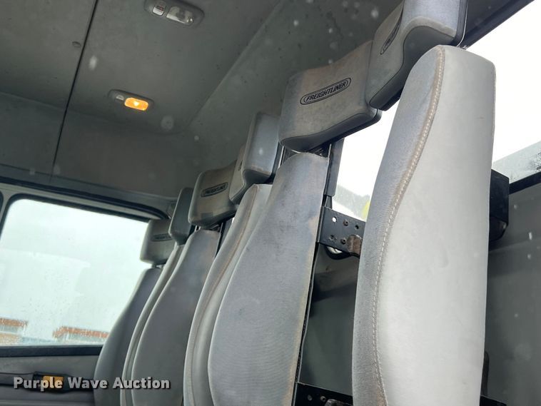 image for item DS3117 1999 Freightliner pumper fire truck