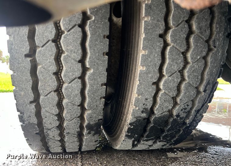 image for item DS3117 1999 Freightliner pumper fire truck